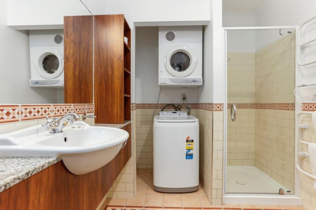 Newly Refurbished Waterfront Apartment! 3320 Оукланд Екстериор снимка